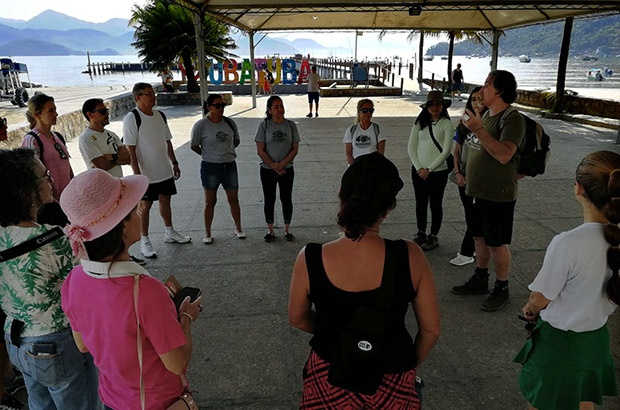 Guias de Turismo com olhares para as tartarugas marinhas em Ubatuba!